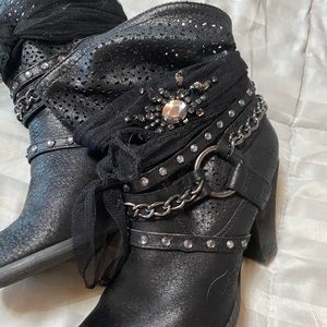 NOT RATED WOMENS PULLON BLACK BOOTIES